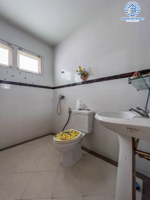 *****บ้านแฝดมือสองย่านนนทบุรี ม.ซื่อตรง รัตนาธิเบศร์ เนื้อที่กว้างขวางมากถึง 40 ตร.ว. ฟังก์ชัน 3 ห้องนอน 3 ห้องน้ำ ที่จอดรถ 1 คัน แถมฟรี! เครื่องปรับอากาศ 2 เครื่อง บนทำเลแห่งการเดินทาง ใกล้รถไฟฟ้าสายสีม่วง "สถานีไทรม้า" และทางด่วน "งามวงศ์วาน"